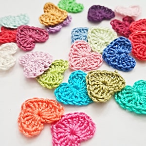 Gehäkelte Herz Applikation Konfetti Herzen Dekoration Valentinstag Herzen Aufnäher zum aufnähen Bunte Herzen Kinder Party Dekoration - Set mit 25 Stück
