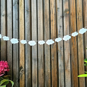 Guirlande de nuages blancs au crochet, décoration de nuages, guirlande pour chambre de bébé, décoration de shower de bébé, décorations de fête d&#39;anniversaire pour enfants, fête d&#39;été, ~ 35,5 po.