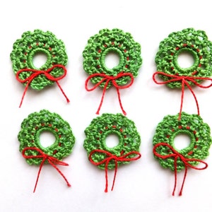Crochet Christmas wreath applique Green wreath ornaments Winter wedding decorations Holiday decorations Christmas patches - set of 6