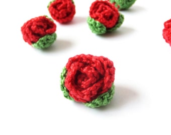 Gehäkelte Rosen Applikation mit grünen Blättern, rote Hochzeitsdekoration, Brautschmuck, rote Blumen Patches, Rosen für DIY-Projekt - set of 6