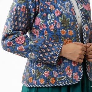 Handgemachte Patchwork Baumwolle Steppjacke: Blumendruck Kimono Robe