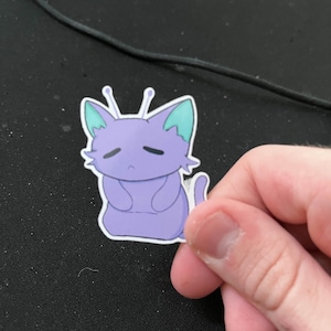 Pegatina de vinilo de gato extraterrestre: calcomanía impermeable hecha a mano para portátil y diario. Un bonito regalo de arte de gato espacial.
