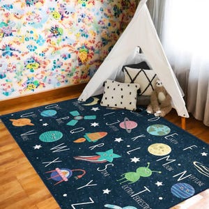 Alfombra con alfabeto galáctico, planetas adorables y letras ABC para guardería, alfombra lavable de 13 x 18 cm para sala de juegos infantil, alfombra suave de aprendizaje para habitación infantil.