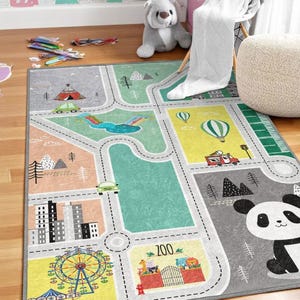 Tapis Drive Toy Cars - Tapis pour chambre d'enfants avec carte de la ville et pandas colorés - Tapis de jeu coloré pour piste de voiture - Support antidérapant lavable - Tapis ultra doux pour enfants