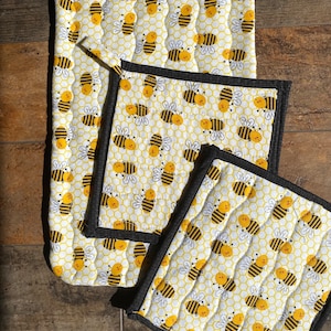 Pot holder / Extra large Trivet Hot pad set.