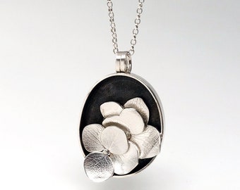 Triple hydrangea bloom pendant