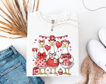 バレンタインデーシャツ、愛らしいグースのバレンタインTシャツ、面白いバレンタインTシャツ、かわいいバレンタイングースのシャツ、バレンタインギフト、コンフォートカラーズ®