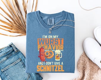 Camiseta divertida del Oktoberfest, "Estoy en mi comportamiento Wurst y no me importa un schnitzel", camiseta de cerveza, camiseta retro del Oktoberfest, Comfort Colors®