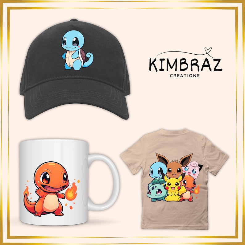 K&ouml;nnte beinhalten: Ein Set aus drei Pok&eacute;mon-Produkten: eine schwarze Baseballkappe mit einem blauen Squirtle-Motiv, eine wei&szlig;e Tasse mit einem roten Charmander-Motiv und ein beiges T-Shirt mit einer Gruppe von Pok&eacute;mon-Charakteren, darunter Pikachu, Charmander, Squirtle, Bisasam und ein rosa Jigglypuff.