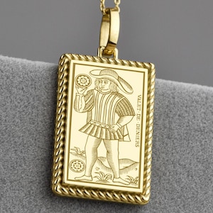 Collier de carte de tarot Page of Pentacles en or 14 carats, breloque arcanes, amulette Trionfi, pendentif tarot gravure, bijoux de carte de tarot Page of Pentacles