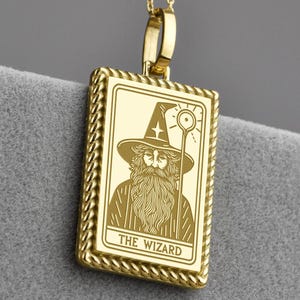 Collar de mago de oro de 14 quilates, talismán de hechicero, amuleto de mago personalizado, colgante de brujo, amuleto de hechicero, joyería de mago grabada