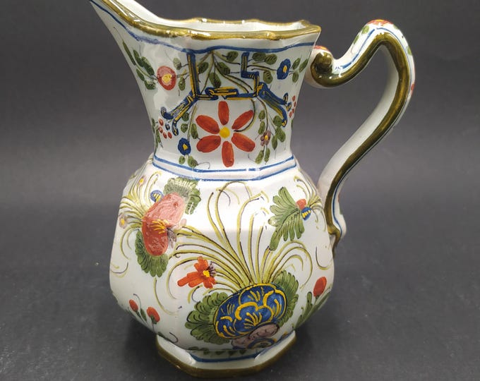 Antique jug from the Cantagalli factory in Faenza.