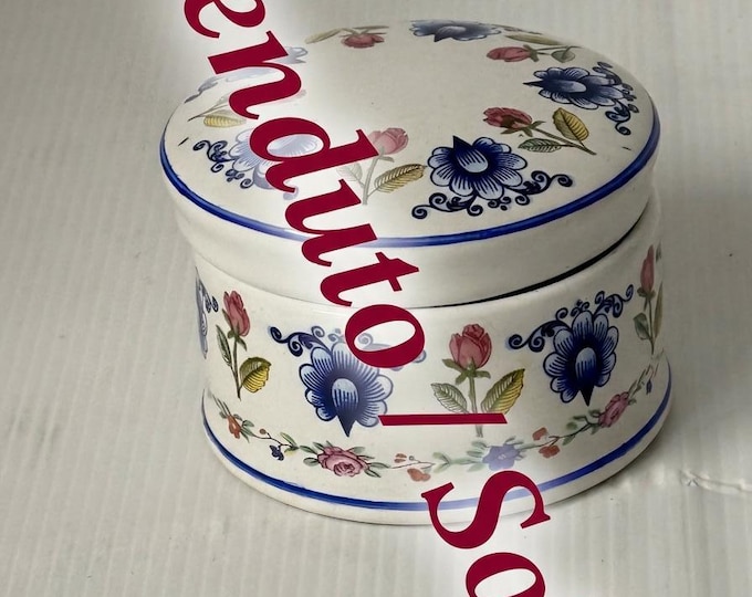 Scatola in ceramica decorata