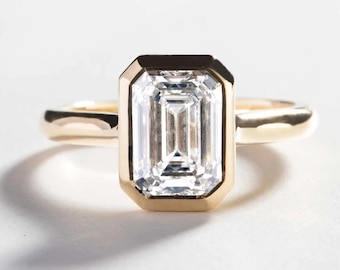 Anillo de compromiso con diamantes de talla esmeralda engastados en bisel, regalo de aniversario de bodas, un hermoso anillo nupcial sorpresa, un regalo para ella.