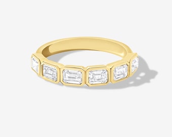 Anillo de media eternidad de corte esmeralda Este-Oeste hecho a mano, anillo de bodas apilable, alianza minimalista de aniversario, regalo para ella.