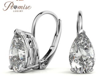 Classic Oval-Cut Diamond Drop Earrings in 18K White Gold – Timeless Elegance for Everyday and Special Occasions