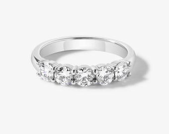 Anillo clásico de diamantes de talla redonda con engaste de garras compartidas. Anillo de diamantes de cinco piedras para mujer. Joyas de lujo brillantes. Regalos perfectos para ella.
