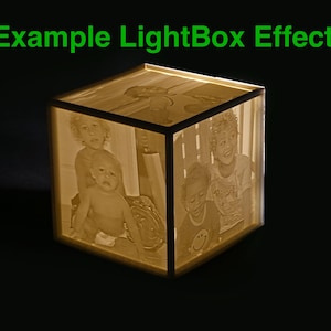 Puede incluir: Una caja de luz en forma de cubo con un fondo blanco y cuatro imágenes de niños. Las imágenes están iluminadas desde atrás, creando un efecto brillante.