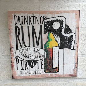 Picie rumu przed 10 rano czyni z ciebie pirata, a nie alkoholika, zabawna metalowa tabliczka z napisem
