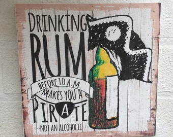 Bere rum prima delle 10 del mattino ti rende un pirata, non un alcolizzato divertente cartello appeso in metallo