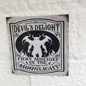 Plaque à suspendre en métal rustique shabby chic, les diables se délectent de la plaque d&#39;halloween au clair de lune