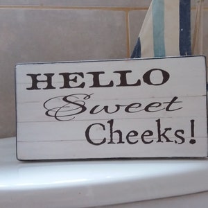 Plaque de salle de bain shabby chic : plaque en bois effet vieilli Hello Sweet Cheeks