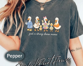 Lustiges Mom Shirt Just A String Käse Mama Cute Duck Cartoon Geschenk für Mom Ästhetisches Mutterleben Grafik T-Shirt Muttertag