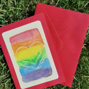 Biglietto d'auguri con cuore arcobaleno dipinto a mano - Biglietto d'auguri LGBTQ+ - Regalo per l'orgoglio, anniversario o matrimonio, arte ad acquerello