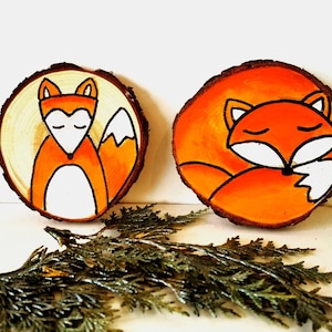 Woodland Fox Nursery Decor – Set of 2 Hand-Painted Foxes on Wood Slices – Rustic Animal Wall Art, Boho Forest Room Gift
