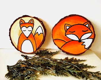 Hand-Painted Fox Wood Slice Art: Rustic Woodland Nursery Decor