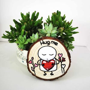 Rodaja de madera de amor pintada a mano / Recuerdo o regalo de boda / Arte de corazón rústico / Decoración de San Valentín / Símbolo de abrazo / Juego de 3 o individual