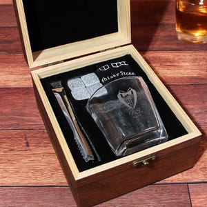 Personalized Whiskey Glasses Set with Wooden Box/Groomsmen Gifts/Best Man Gift/Father Gifts/Boyfriend Gift/Bachelor Party Gifts for Men