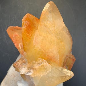 320 Gramm, Calcit-Kristall, Calcit-Specimen, sehr interessante, atemberaubende, Terminierte und unbeschädigte natürliche gelbe Calcit-Mehrfachkristalle