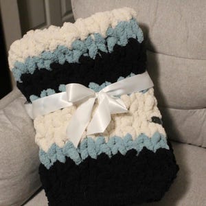 Handmade Chunky Knit Lap Blanket – Cozy Throw for Sofa or Bed, Soft Knitted Decor, Gift for Her