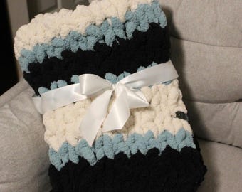 Handmade Chunky Knit Lap Blanket – Cozy Throw for Sofa or Bed, Soft Knitted Decor, Gift for Her