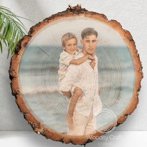 Transferencia de fotos personalizada en rebanada de madera / Regalo de boda personalizado / Arte rústico natural