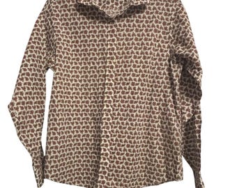 Camicia vintage Filene's con stampa paisley, colori rosso, blu e giallo, prodotta negli Stati Uniti, taglia 14.