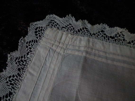 Antique Wedding Hankie Off White with pleats and … - image 4