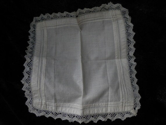 Antique Wedding Hankie Off White with pleats and … - image 3