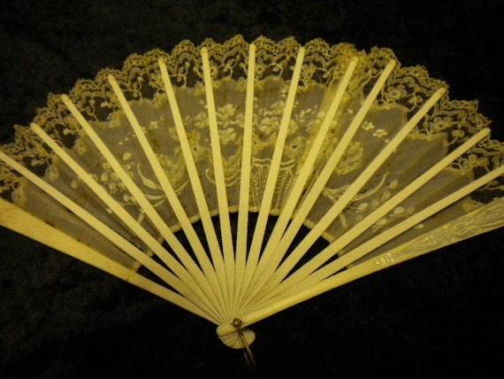 Vintage Wood & Fabric Hand Fan with laces and pai… - image 5