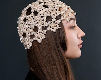 Patrón de gorro de crochet + videotutorial gorro con perlas gorro de verano con flores brillantes y pedrería Patrón de tocado bohemio Gorro de encaje DIY