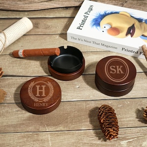 Posacenere in legno personalizzato con coperchio, regalo ideale per fumatori, regalo per lo sposo, regalo per uomini, souvenir per feste di matrimonio, regalo per papà, posacenere per lo sposo.