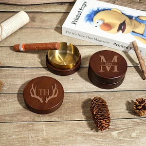 Posacenere in legno personalizzato con coperchio, regalo ideale per fumatori, regalo per lo sposo, regalo per uomini, souvenir per feste di matrimonio, regalo per papà, posacenere per lo sposo.