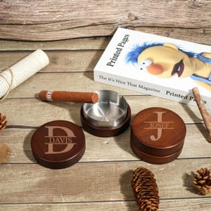 Posacenere in legno personalizzato con coperchio, regalo ideale per fumatori, regalo per lo sposo, regalo per uomini, souvenir per feste di matrimonio, regalo per papà, posacenere per lo sposo.
