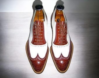 Zapatos Oxford Brogue de cuero bicolor hechos a mano: Zapatos de fiesta de boda con puntera alada en rojo y blanco para hombre.