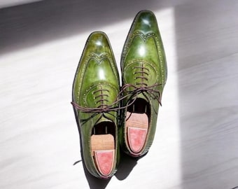 Handgemaakte groene leren Oxford-brogue: vleugeltip-schoenen voor heren