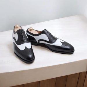 Bespoke New Fashion Men&#39;s Hand Made Black & White Leather Wingtip Lace up Oxford Brogue Party Wear Formal Men&#39;s Dress Shoes