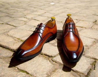 Handgemaakte bruine leren schoenen: heren veterschoenen Derby trouw Oxford brogue.