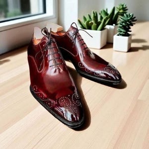 Bespoke New Fashion Men&#39;s Formal Hand Made Maroon Shaded Leather Lace up Oxford Men&#39;s Wingtip Brogue Dress Shoes