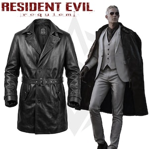 Pode incluir: Um sobretudo de couro preto com fecho de peito duplo, cinto com fivela, lapelas largas e mangas compridas com punhos ajustáveis. O texto Resident Evil Requiem aparece no topo, com uma figura vestindo o casaco sobre um fato claro.